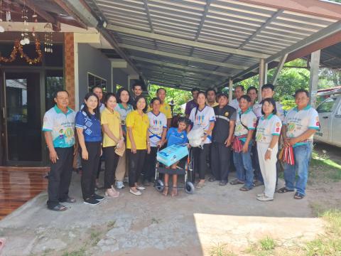 มอบอุปกรณ์ช่วยคนพิการ