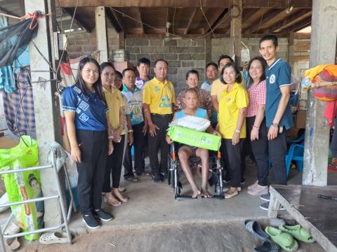 มอบอุปกรณ์ช่วยคนพิการ