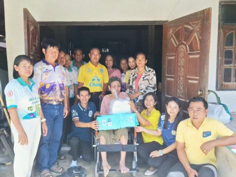 มอบอุปกรณ์ช่วยคนพิการ