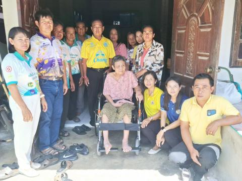 มอบอุปกรณ์ช่วยคนพิการ