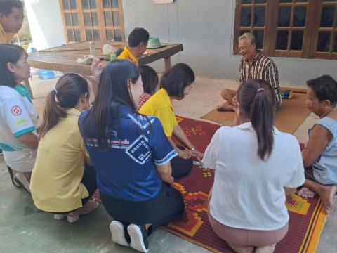 มอบอุปกรณ์ช่วยคนพิการ