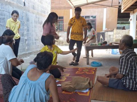 มอบอุปกรณ์ช่วยคนพิการ