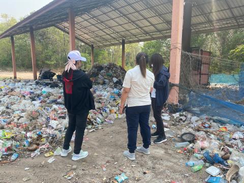 เจ้าหน้าที่จากสำนักงานทรัพยากรธรรมชาติเเละสิ่งเเวดล้อมจังหวัดบุรีรัมย์ได้ลงพื้นที่ติดตามการบริหารจัดการสถานที่กำจัดขยะมูลฝอย(เตาเผาขยะ)