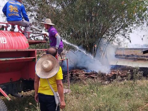 งานป้องกันและบรรเทาสาธารณภัย ออกปฏิบัติหน้าที่ดับไฟลามทุ่งในเขตพื้นที่องค์การบริหารส่วนตำบลบ้านยาง