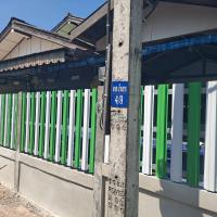 นายช่างไฟฟ้าออกซ่อมแซมไฟฟ้าส่องสว่างสาธารณะ