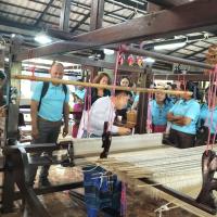 ศึกษาดูงานสืบสานงานศิลป์ ผ้าพื้นถิ่นย้อมดอกบัวแดง หมู่บ้านโนนกอก จังหวัดอุดรธานี