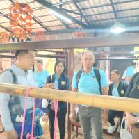ศึกษาดูงานสืบสานงานศิลป์ ผ้าพื้นถิ่นย้อมดอกบัวแดง หมู่บ้านโนนกอก จังหวัดอุดรธานี