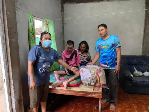 มอบถุงยังชีพให้กับผู้สูงอายุ ผู้พิการ ผู้ป่วยติดเตียง ผู้ยากไร้ยากจนในพื้นที่ตำบลบ้านยาง อ.พุทไธสง จ.บุรีรัมย์